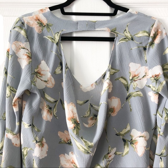 Etiquette Cropped Floral Blouse with Bell Sleeves - Picture 5 of 5